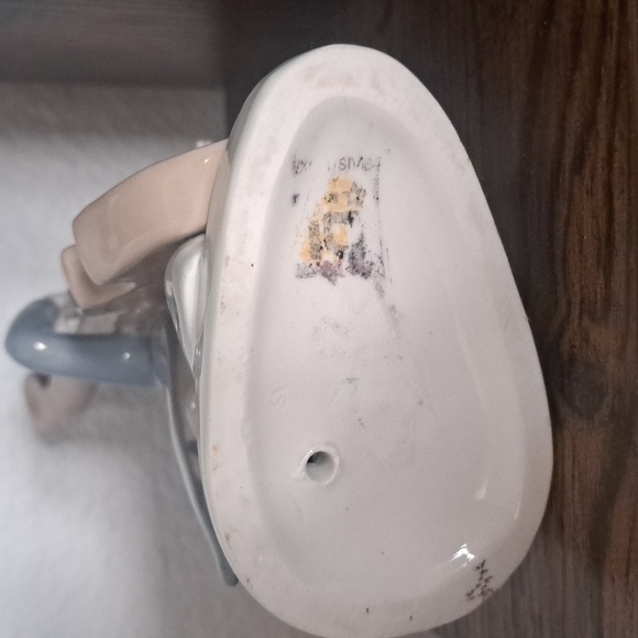 Porcelain Figurine Of Rabbit Playing Stringed Instrument - Picture 7 of 7